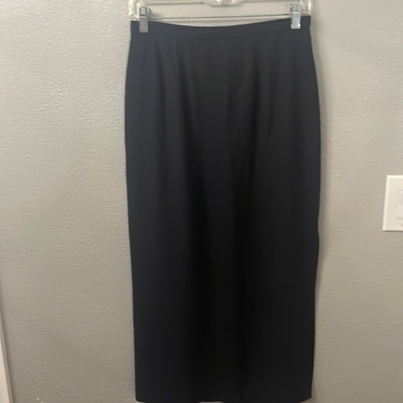 REQUIREMENTS SKIRT - Picture 1 of 11